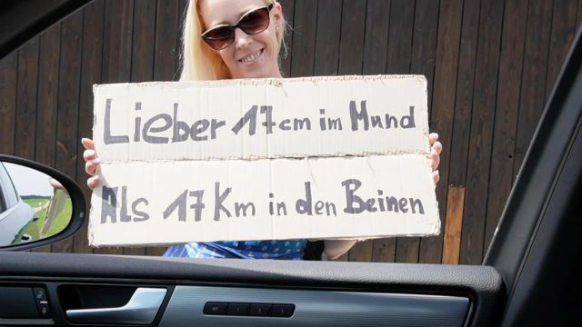Outdoor Spermapussy! Perverses Angebot für Mitfahrgelegenhei