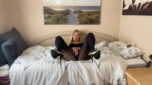 Nylon Strumpfhose und Heels