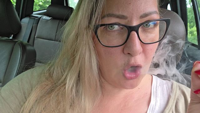 Raucherpause im Auto 🚗🚬