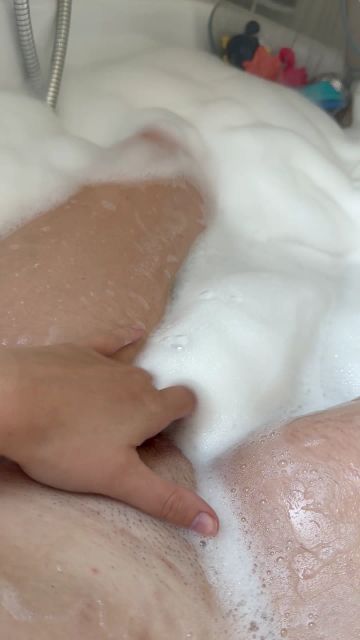 In der Badewanne wird es heiß 🥰