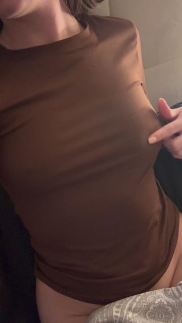 Meine Nippel werden schnell steif 🔥