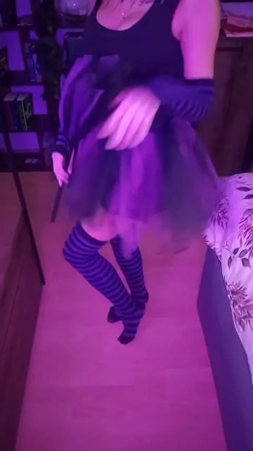 Von sexy Hexe zu sexy nackt